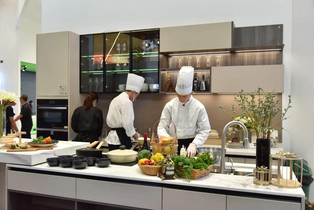 廣州建博會 | 第2天，這些領尚品“智”化家居，值得你pick！