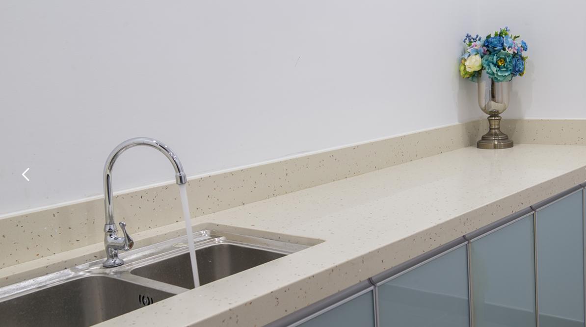 櫥柜臺(tái)面選用石英石材料有什么好處？