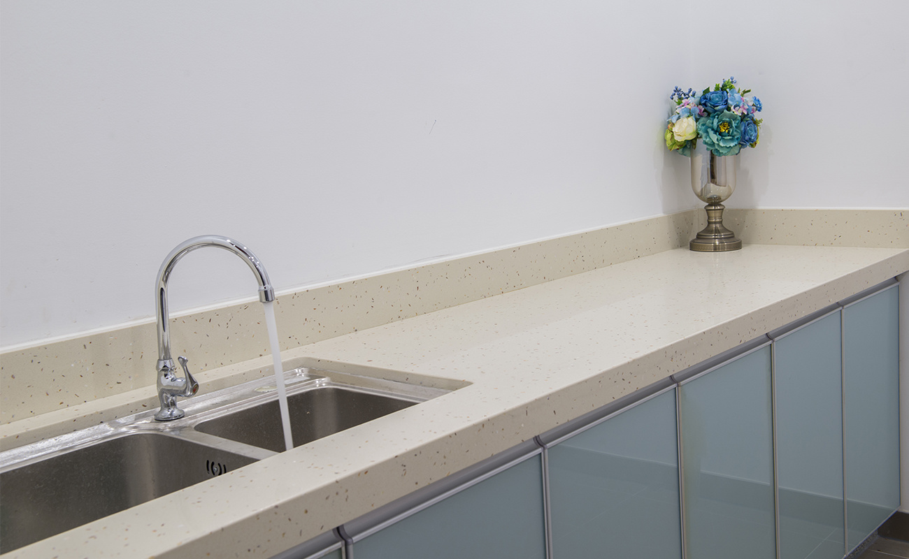 石英石廚房臺(tái)面品牌對(duì)比：哪個(gè)品牌的產(chǎn)品更受歡迎？